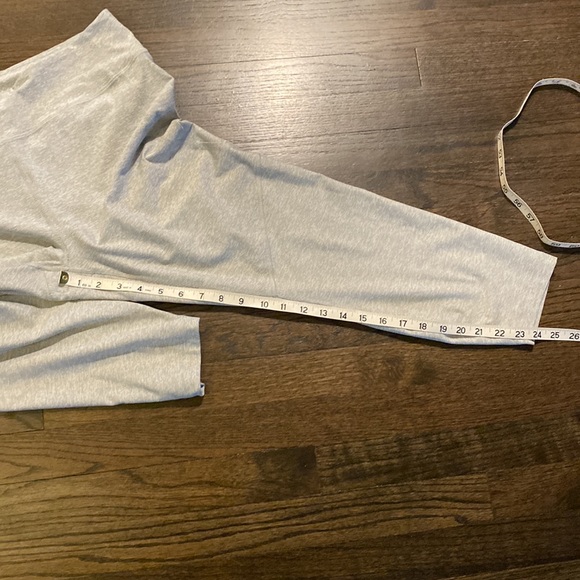 Outdoor Voices Gray Cropped Leggings XL EUC - Picture 4 of 7